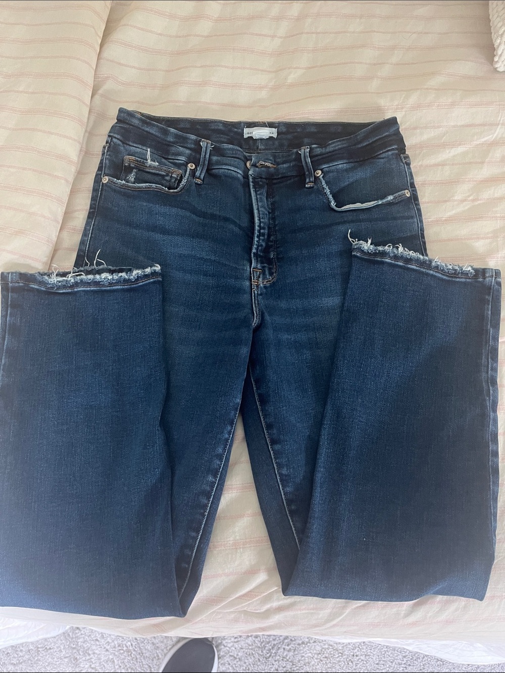 Good American Dark Blue Straight-Leg Jeans with Frayed Hem